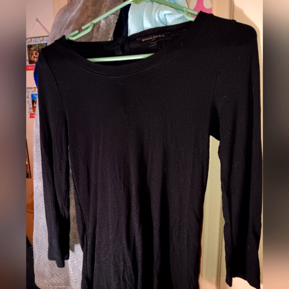 Banana Republic black ribbed long sleeve shirt.